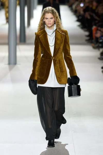 Look 49